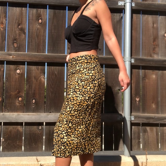 ⭐️ 4/$25 Who what wear cheetah print midi skirt 2 - Picture 5 of 9